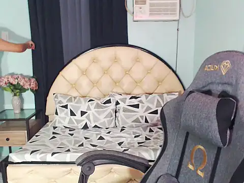 WeezyBabyXoxo online show from 11/25/25, 08:03