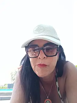 Snapshot of Linda1975 chatting on 06/23/26, 12:58 Linda1975 online show from 06/23/26, 12:58