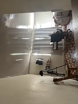 Snapshot of Juliana_News chatting on 11/11/25, 04:18 Juliana News online show from 11/11/25, 04:18