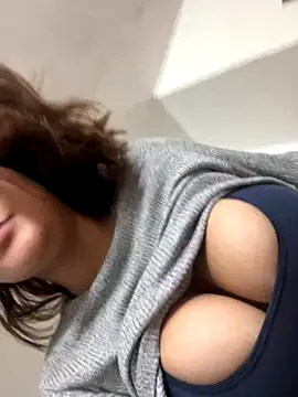 Snapshot of Juliana_News chatting on 11/12/25, 04:46 Juliana News online show from 11/12/25, 04:46