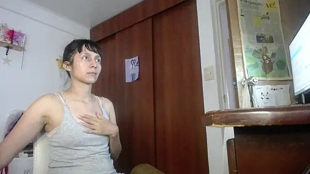 Snapshot of Moon_lunita chatting on 06/18/26, 08:24 Moon lunita online show from 06/18/26, 08:24