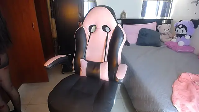 Snapshot of violeta_campbell chatting on 10/26/25, 07:31 violeta campbell online show from 10/26/25, 07:31