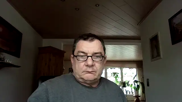 Snapshot of Nobbie444 chatting on 02/18/26, 12:01 Nobbie444 online show from 02/18/26, 12:01