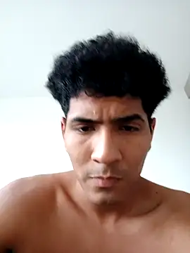 Snapshot of riquer09 chatting on 11/10/25, 10:20 riquer09 online show from 11/10/25, 10:20