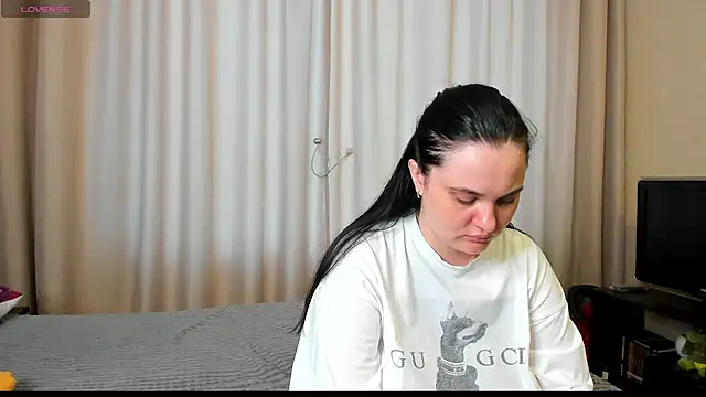 Snapshot of AlanaBrox chatting on 06/26/26, 10:30 AlanaBrox online show from 06/26/26, 10:30