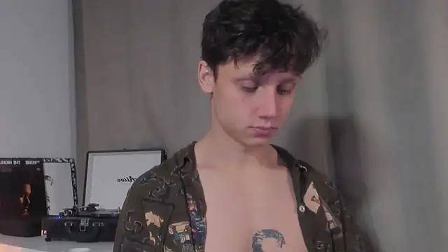 Snapshot of Nicky_neal chatting on 12/14/24, 01:17 Nicky neal online show from 12/14/24, 01:17