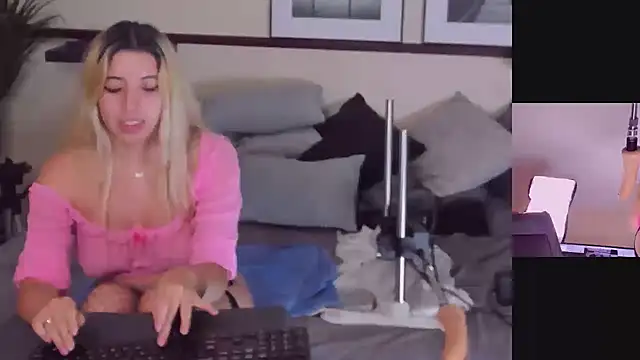 Snapshot of Lizzy_Lace chatting on 01/11/25, 06:56 Lizzy Lace online show from 01/11/25, 06:56