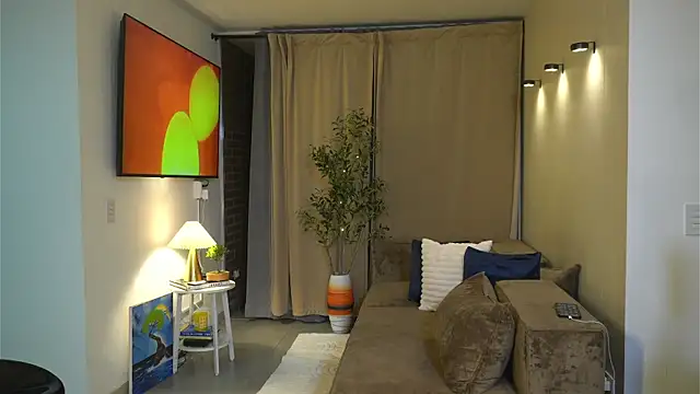 Snapshot of kendall_ruiz chatting on 05/08/26, 11:43 kendall ruiz online show from 05/08/26, 11:43