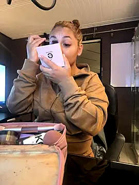 Snapshot of Emiily_W chatting on 01/07/26, 10:18 Emiily W online show from 01/07/26, 10:18