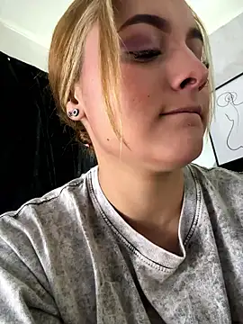 Snapshot of Emiily_W chatting on 01/08/26, 01:13 Emiily W online show from 01/08/26, 01:13