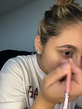 Snapshot of Emiily_W chatting on 03/16/26, 02:43 Emiily W online show from 03/16/26, 02:43