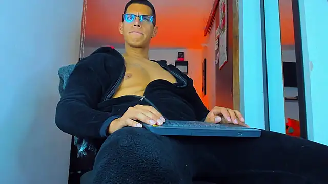 Snapshot of _John_Boy_ chatting on 12/02/25, 01:11 John Boy online show from 12/02/25, 01:11