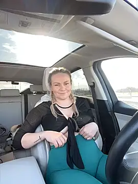 Snapshot of Bondgirl_013 chatting on 01/11/25, 08:33 Bondgirl 013 online show from 01/11/25, 08:33