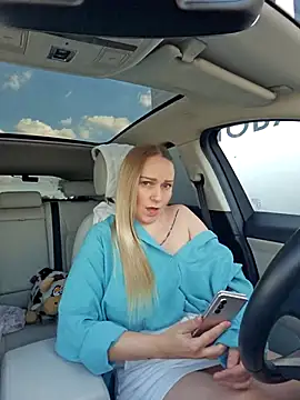 Snapshot of Bondgirl_013 chatting on 09/21/25, 11:56 Bondgirl 013 online show from 09/21/25, 11:56