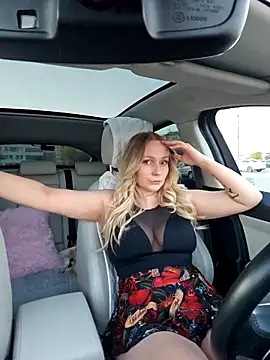 Snapshot of Bondgirl_013 chatting on 10/29/25, 02:19 Bondgirl 013 online show from 10/29/25, 02:19