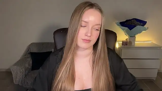 EvaMaddison online show from 04/27/26, 07:56