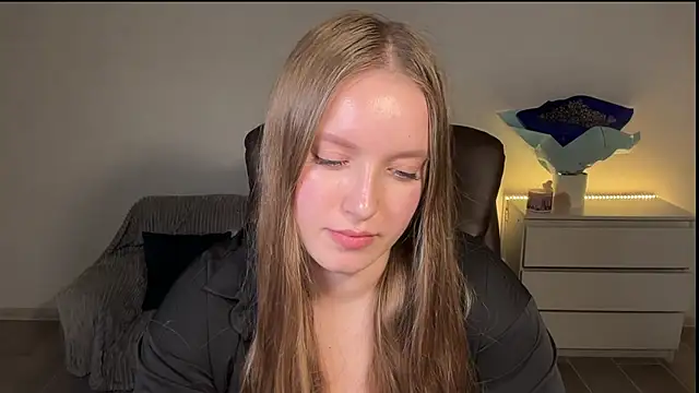 EvaMaddison online show from 05/04/26, 08:05