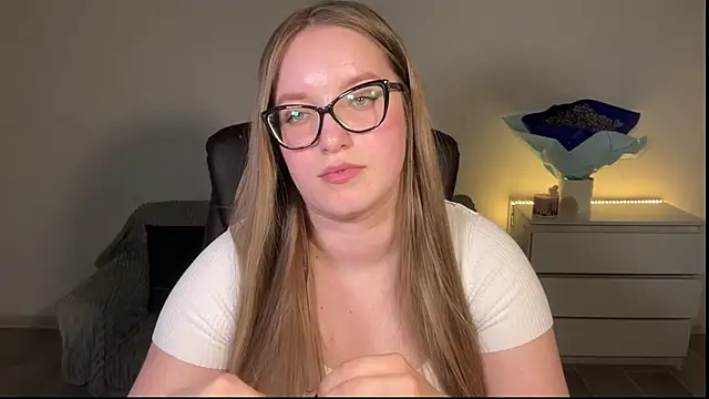 EvaMaddison online show from 05/05/26, 07:11