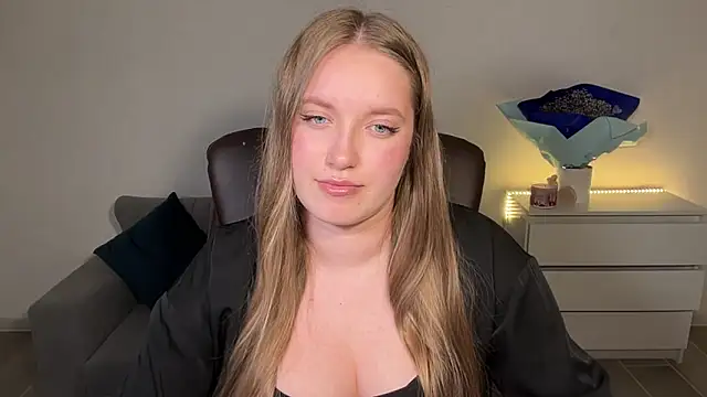 EvaMaddison online show from 06/05/26, 08:47