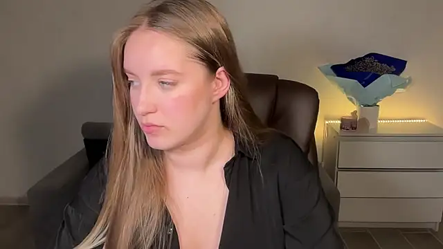 EvaMaddison online show from 06/11/26, 07:56