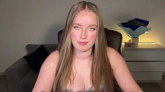 EvaMaddison online show from 06/13/26, 07:23