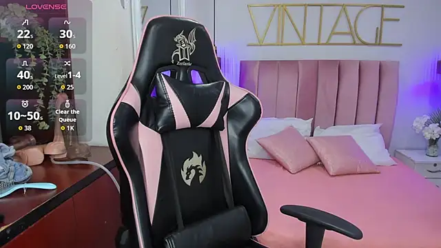 amy-thomson1 online show from 09/22/25, 12:40