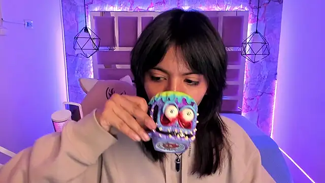 Nami usagi online show from 12/18/24, 12:29