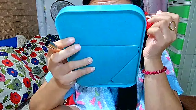 Snapshot of M_e_c_e_l chatting on 02/27/25, 09:04 M e c e l online show from 02/27/25, 09:04