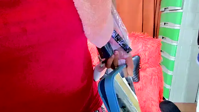 Snapshot of M_e_c_e_l chatting on 09/17/25, 07:37 M e c e l online show from 09/17/25, 07:37