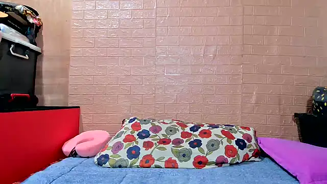 Snapshot of M_e_c_e_l chatting on 10/10/25, 07:35 M e c e l online show from 10/10/25, 07:35