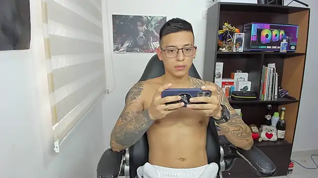 Snapshot of SIXXTOLOVE18 chatting on 03/05/25, 07:49 SIXXTOLOVE18 online show from 03/05/25, 07:49