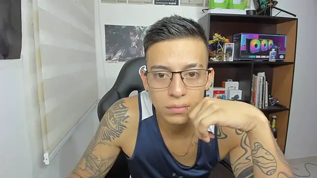 Snapshot of SIXXTOLOVE18 chatting on 03/06/25, 09:53 SIXXTOLOVE18 online show from 03/06/25, 09:53