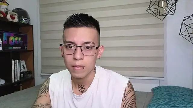 Snapshot of SIXXTOLOVE18 chatting on 10/25/25, 10:48 SIXXTOLOVE18 online show from 10/25/25, 10:48