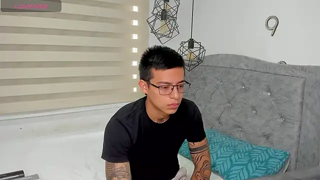 Snapshot of SIXXTOLOVE18 chatting on 02/13/26, 09:44 SIXXTOLOVE18 online show from 02/13/26, 09:44