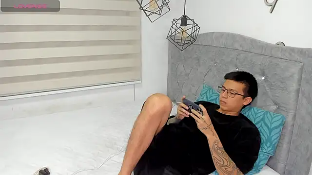 Snapshot of SIXXTOLOVE18 chatting on 02/15/26, 04:53 SIXXTOLOVE18 online show from 02/15/26, 04:53