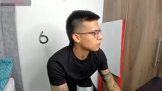 Snapshot of SIXXTOLOVE18 chatting on 02/21/26, 07:42 SIXXTOLOVE18 online show from 02/21/26, 07:42