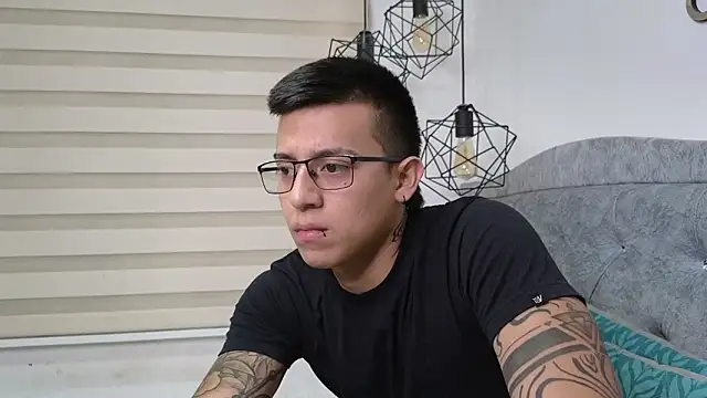 Snapshot of SIXXTOLOVE18 chatting on 03/17/26, 08:01 SIXXTOLOVE18 online show from 03/17/26, 08:01