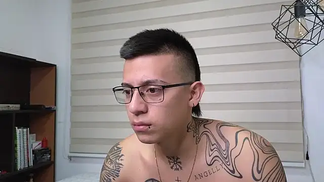 Snapshot of SIXXTOLOVE18 chatting on 03/27/26, 05:46 SIXXTOLOVE18 online show from 03/27/26, 05:46