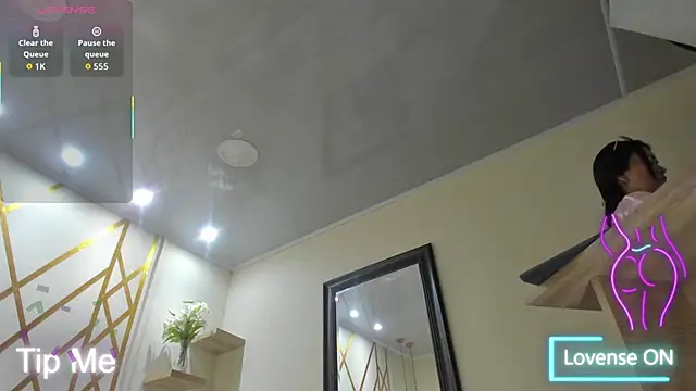 bonie lov online show from 11/11/25, 10:10