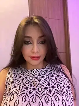 Snapshot of KateLatorre chatting on 11/25/25, 09:15 KateLatorre online show from 11/25/25, 09:15