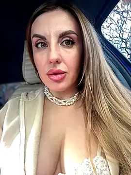 Kalli Fornia online show from 10/23/25, 08:35