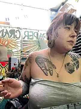 Snapshot of evacheers chatting on 09/14/25, 03:44 evacheers online show from 09/14/25, 03:44