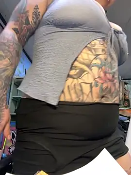 Snapshot of evacheers chatting on 11/07/25, 10:37 evacheers online show from 11/07/25, 10:37