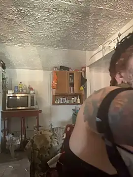 Snapshot of evacheers chatting on 02/18/26, 02:35 evacheers online show from 02/18/26, 02:35