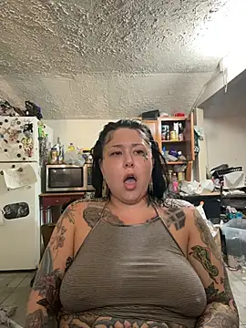 Snapshot of evacheers chatting on 03/23/26, 10:25 evacheers online show from 03/23/26, 10:25