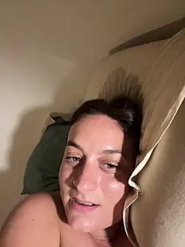 Snapshot of indierotic chatting on 02/02/26, 02:32 indierotic online show from 02/02/26, 02:32