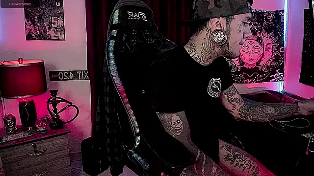 Snapshot of josh__ackerman chatting on 01/05/25, 12:10 josh ackerman online show from 01/05/25, 12:10