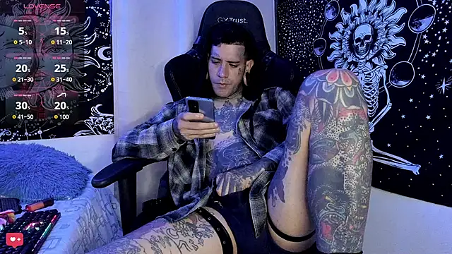 Snapshot of josh__ackerman chatting on 01/24/25, 06:35 josh ackerman online show from 01/24/25, 06:35