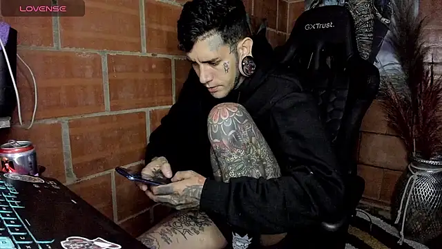 Snapshot of josh__ackerman chatting on 02/15/25, 03:42 josh ackerman online show from 02/15/25, 03:42