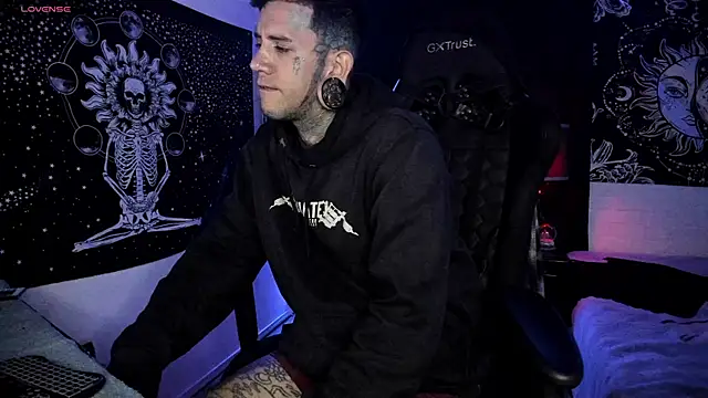 Snapshot of josh__ackerman chatting on 03/04/25, 01:34 josh ackerman online show from 03/04/25, 01:34